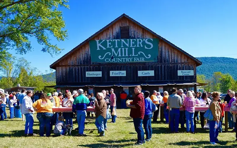 Crowd in front of the Ketner’s Mill Country Fair barn