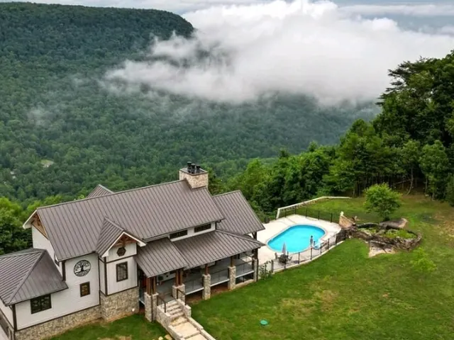 Cozy Cabin in the Clouds, South Pittsburg